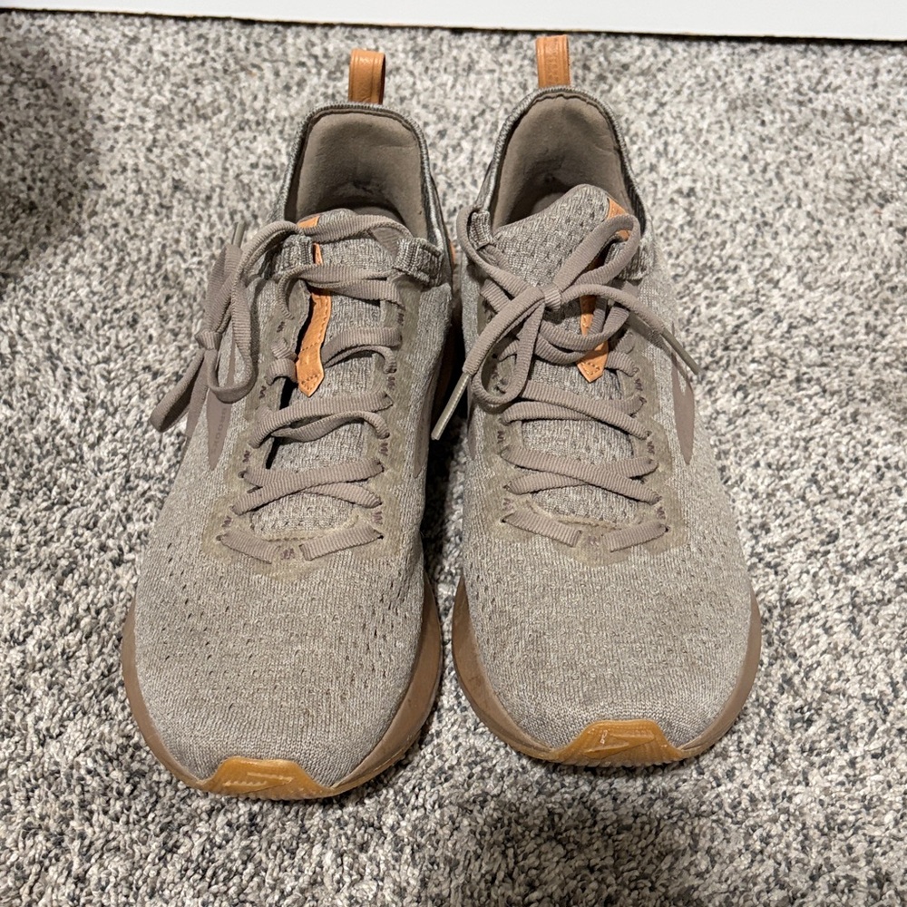 Brooks Men's Casual Knit Sneaker